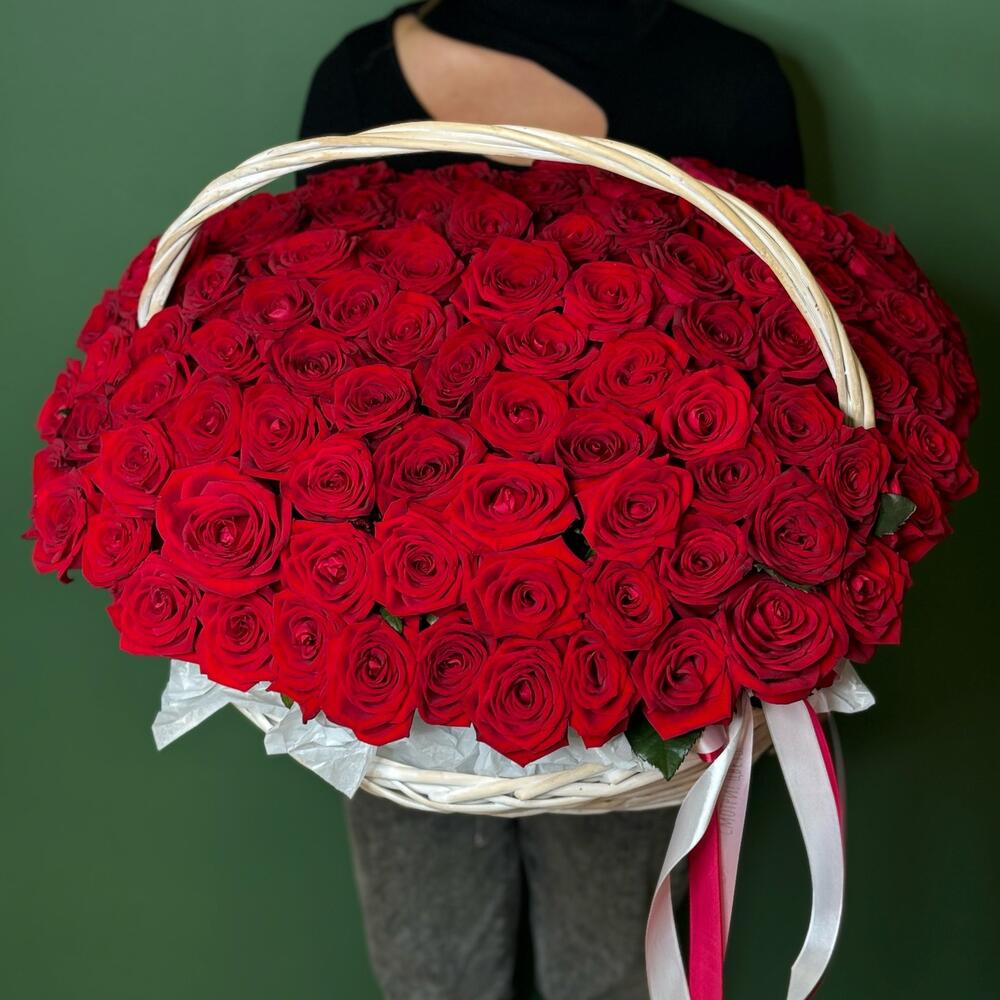 Акция! 101 красная роза в корзине