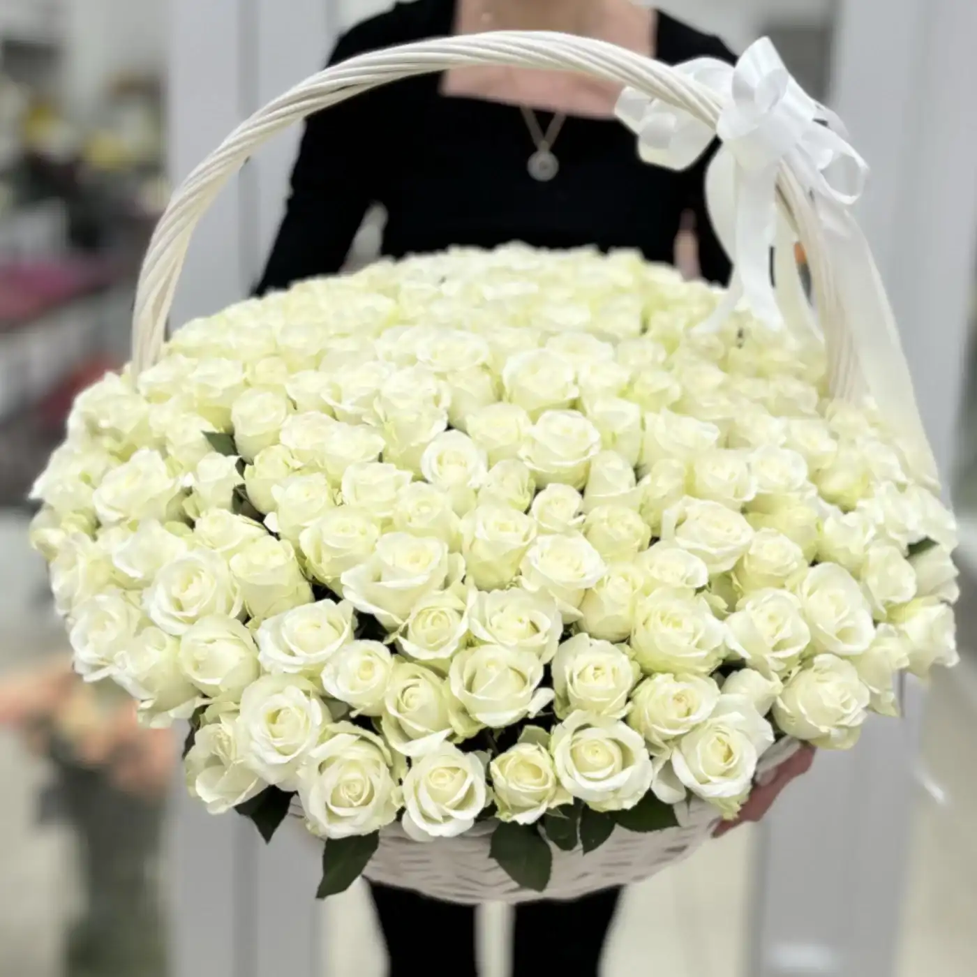 Акция! 201 белая роза в корзине