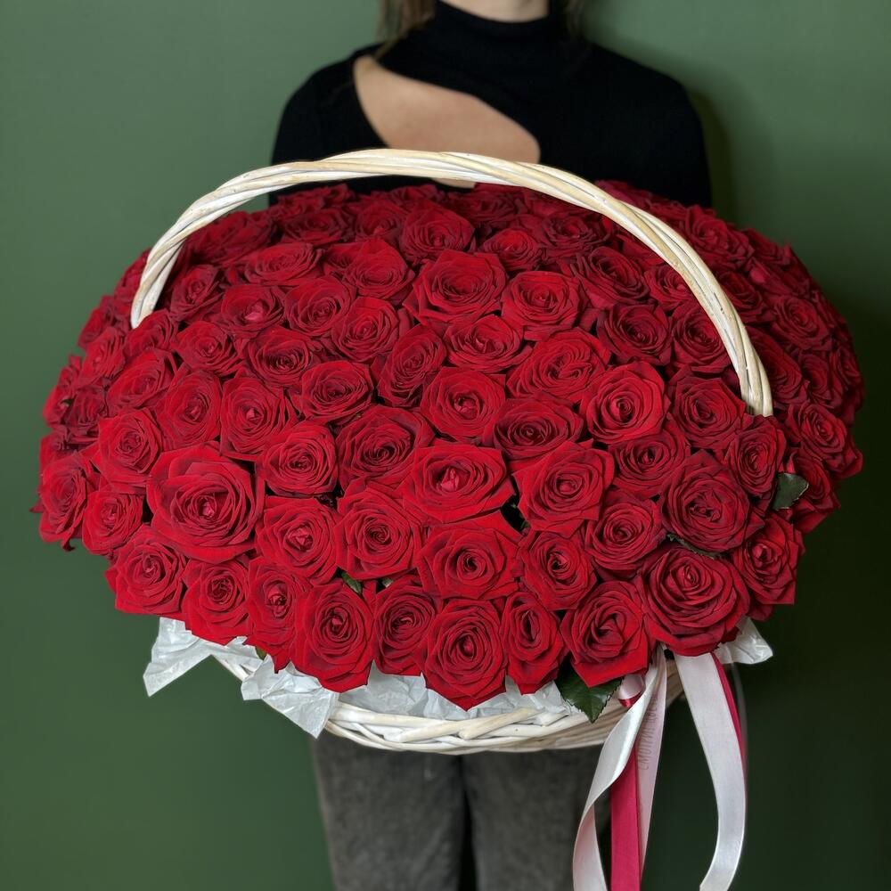 Акция! 101 красная роза в корзине